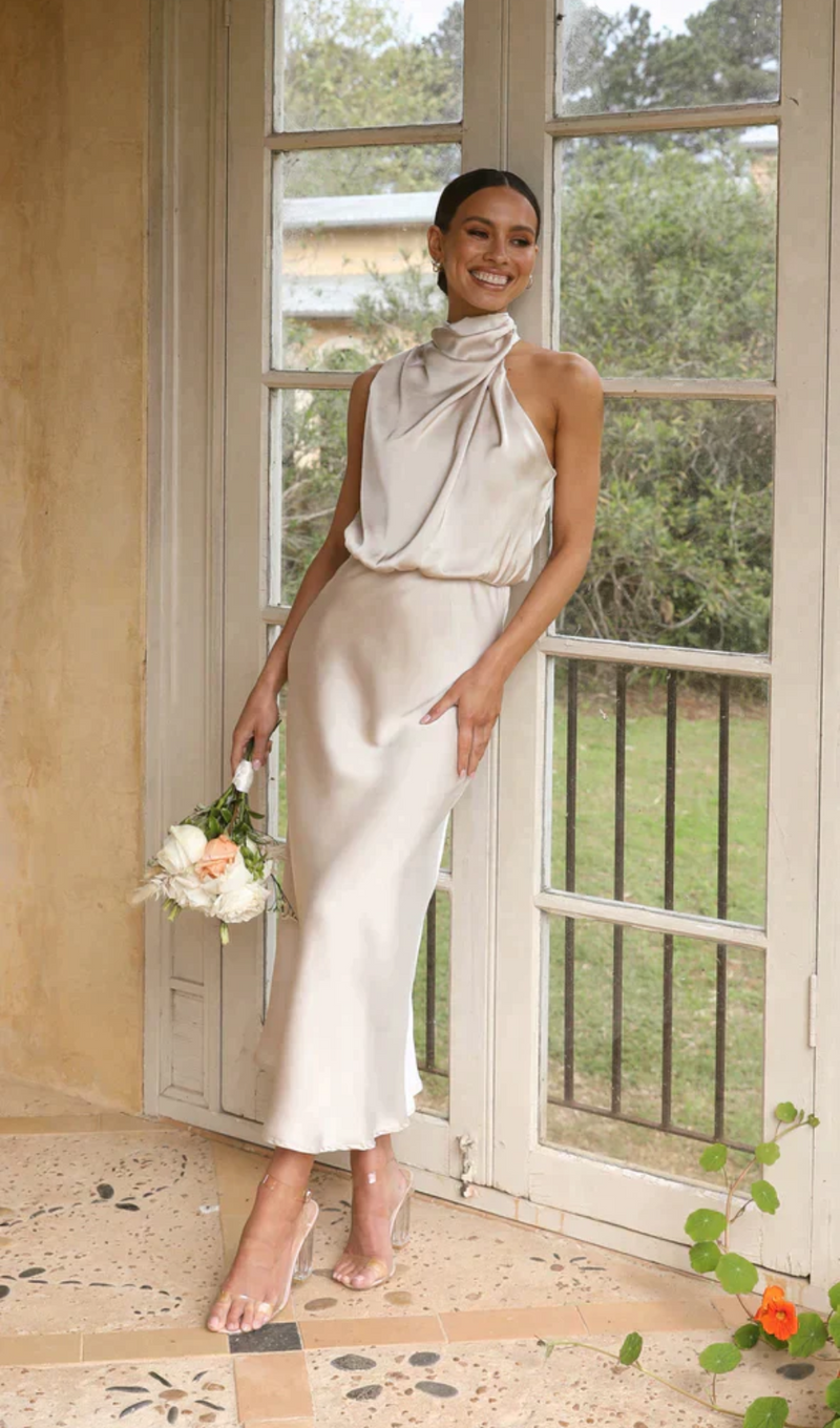 Beautifully Crafted Dress in a Classic Style
