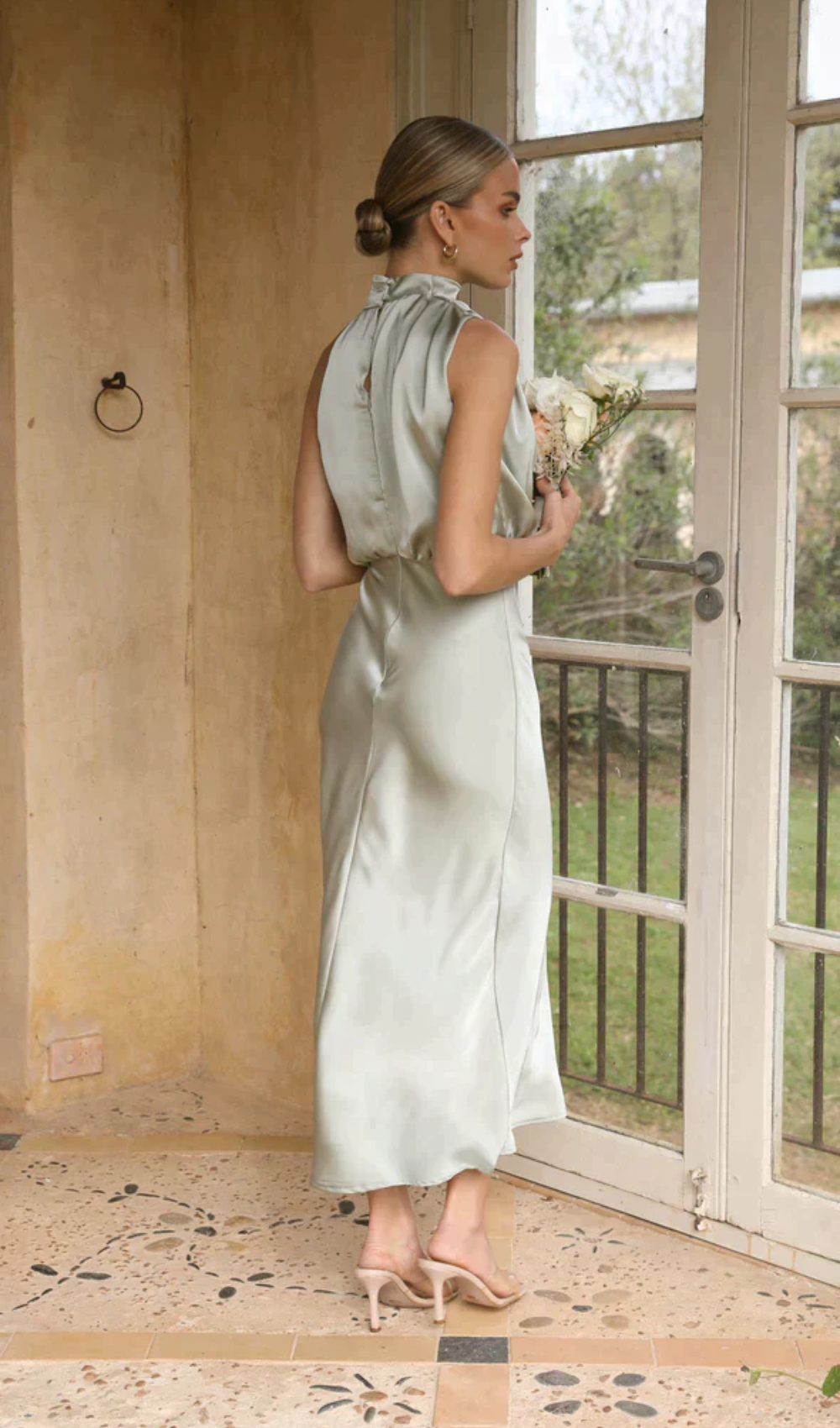 Beautifully Crafted Dress in a Classic Style