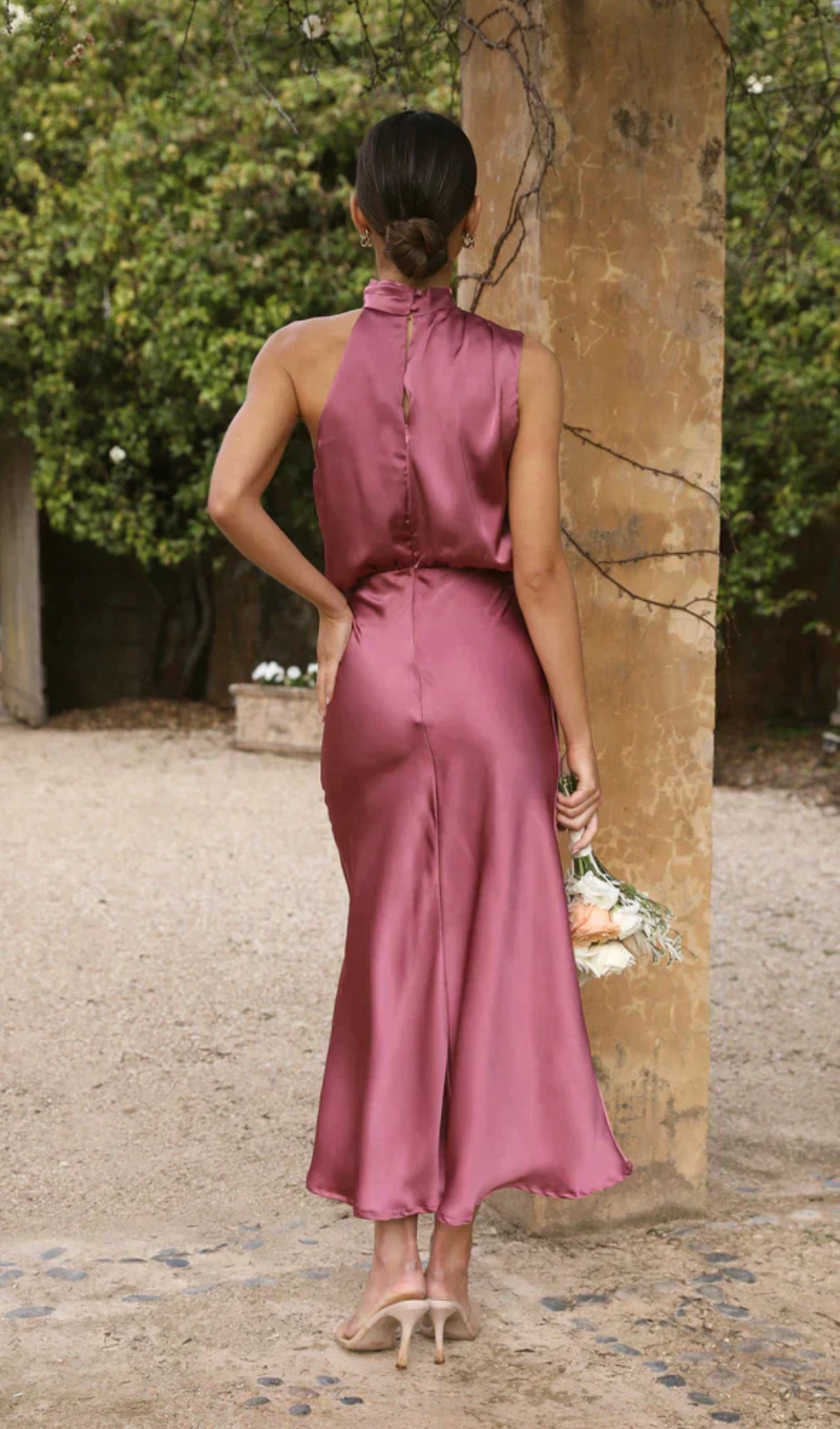Beautifully Crafted Dress in a Classic Style