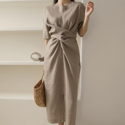 Well Tailored Dress with a Graceful Silhouette