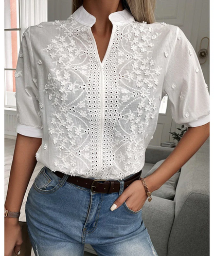 Effortlessly Elegant Blouse with a Timeless Design