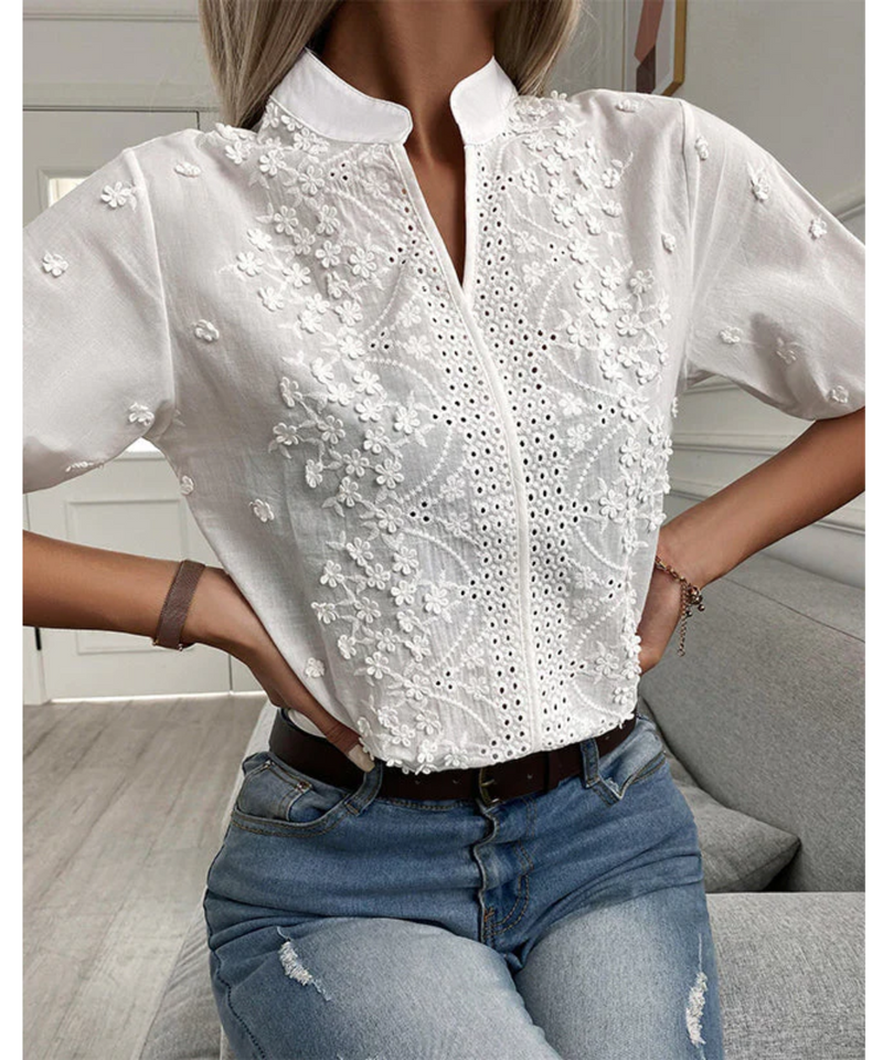 Effortlessly Elegant Blouse with a Timeless Design