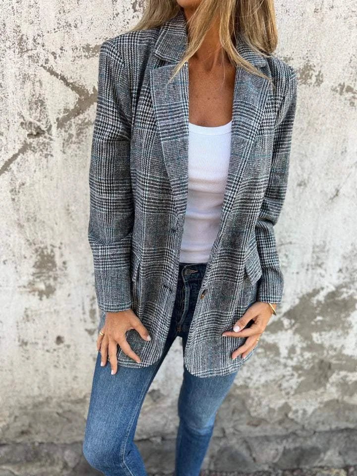 Effortlessly Elegant Jacket with a Timeless Design