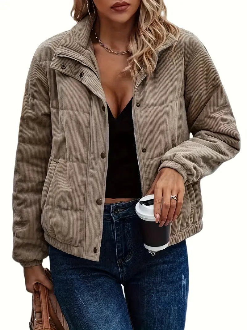 Effortlessly Elegant Jacket with a Timeless Design