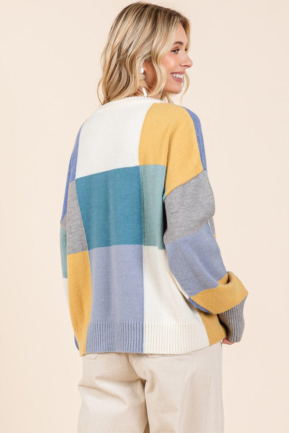 Effortlessly Elegant Sweater with a Timeless Design