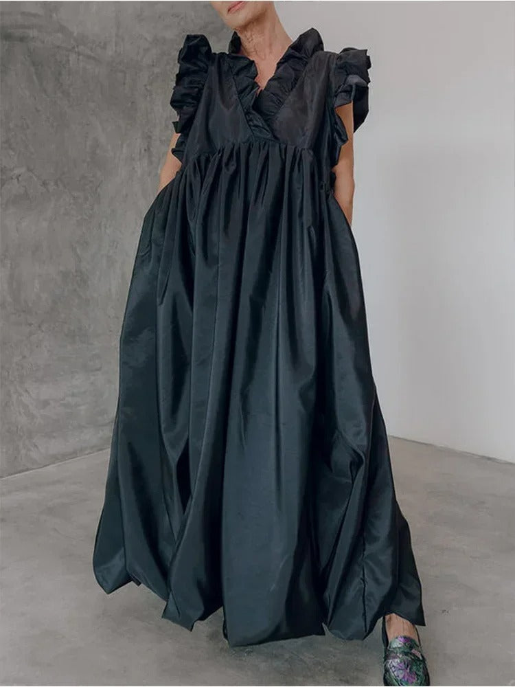 Beautifully Finished Dress in a Timeless Design
