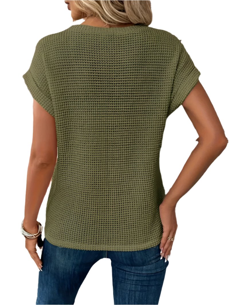 Well Tailored Blouse with a Graceful Silhouette