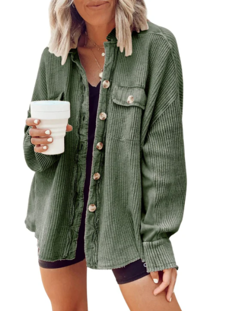 Sulokkaasti suunniteltu Takki