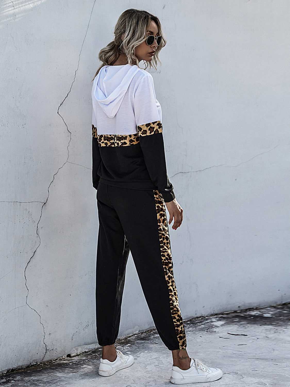 Effortlessly Elegant Pants with a Timeless Design
