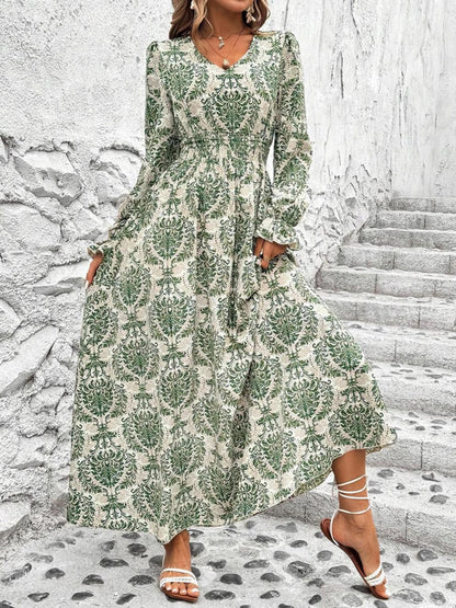 Classic Vintage Dress with a Flattering Fit
