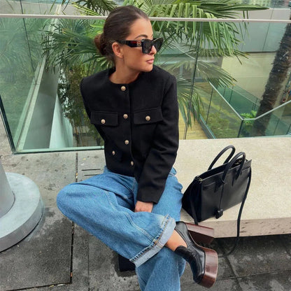 Sulokkaasti suunniteltu Villapaita