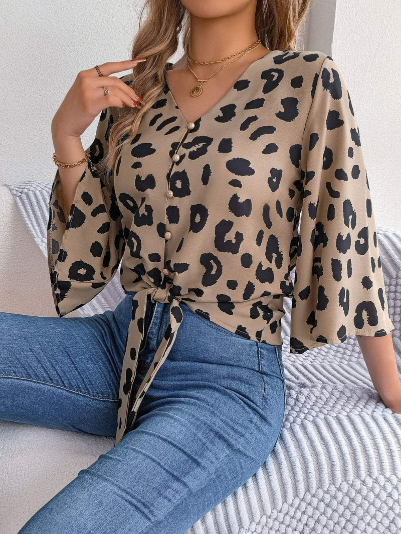 Effortlessly Elegant Blouse with a Timeless Design