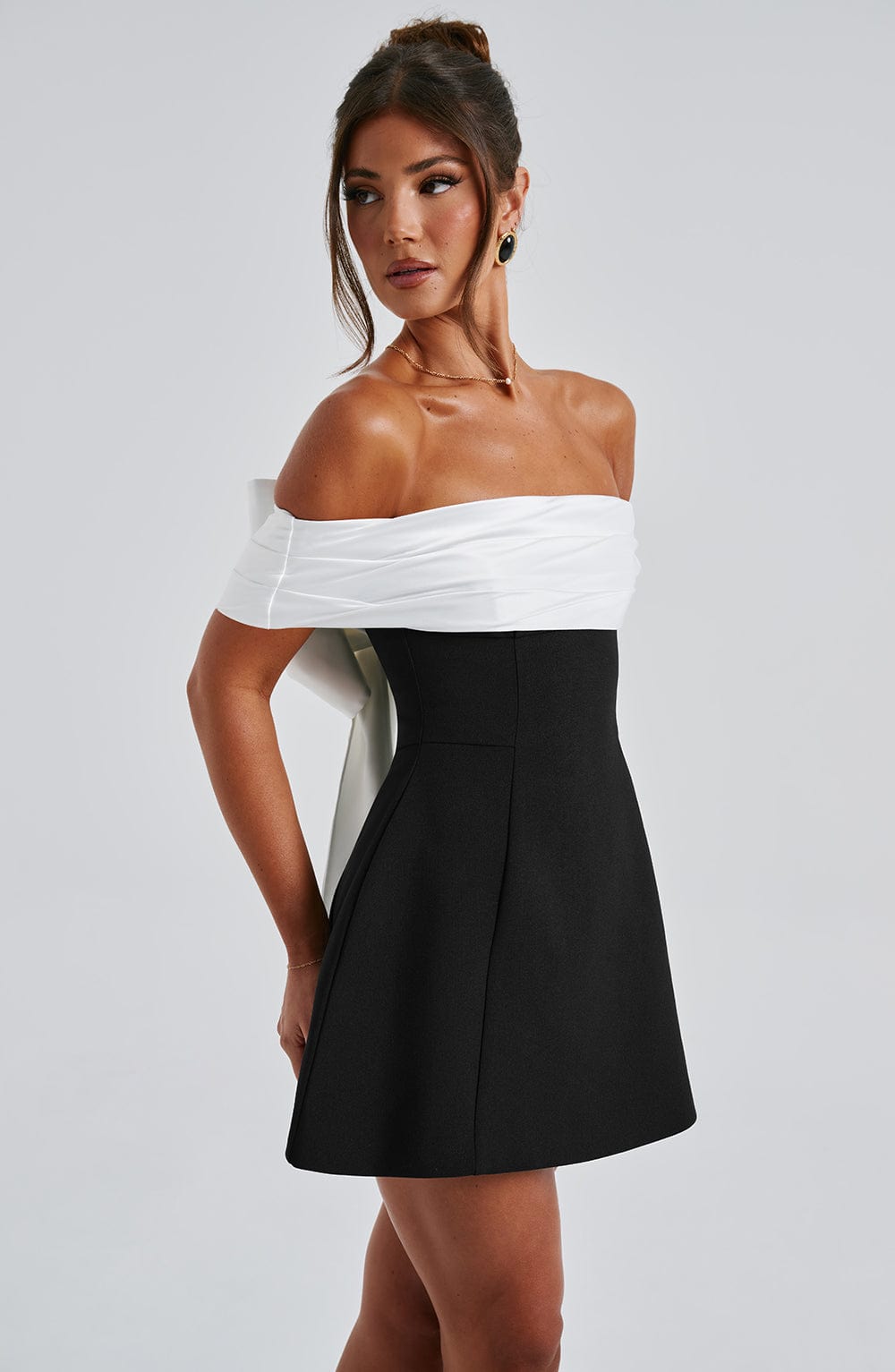 Well Tailored Dress with a Graceful Silhouette