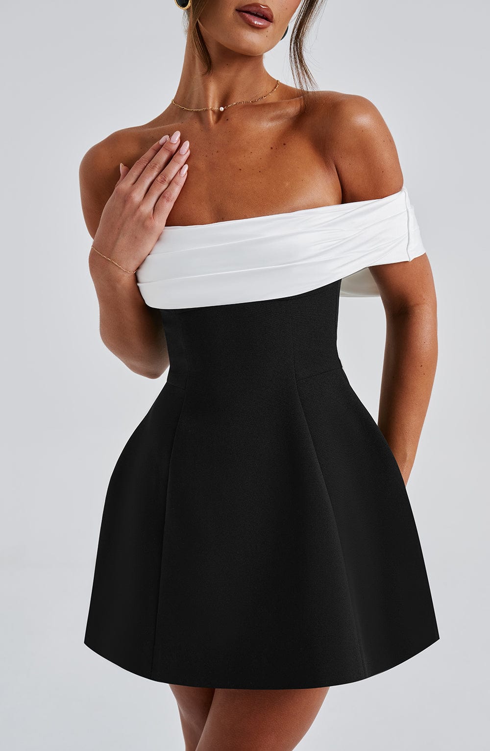 Well Tailored Dress with a Graceful Silhouette