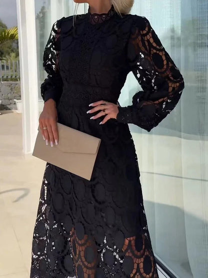 Beautifully Finished Dress in a Timeless Design