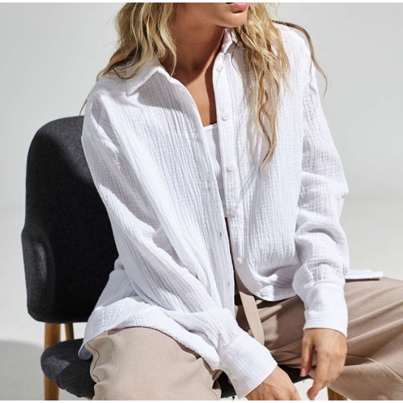 Sophisticated Blouse with a Clean Classic Look