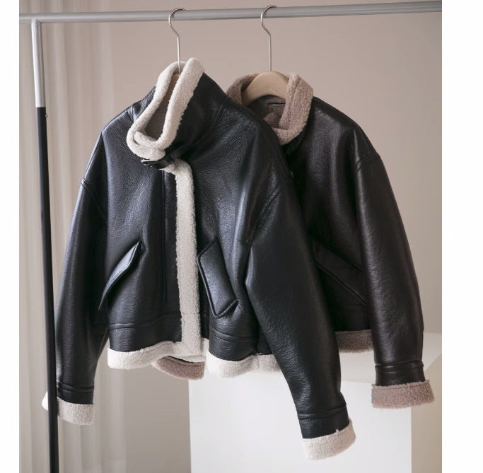 Well Tailored Jacket with a Graceful Silhouette