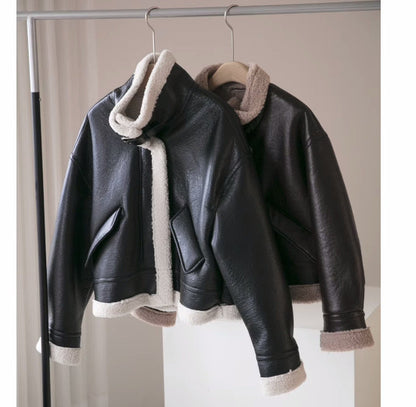 Well Tailored Jacket with a Graceful Silhouette