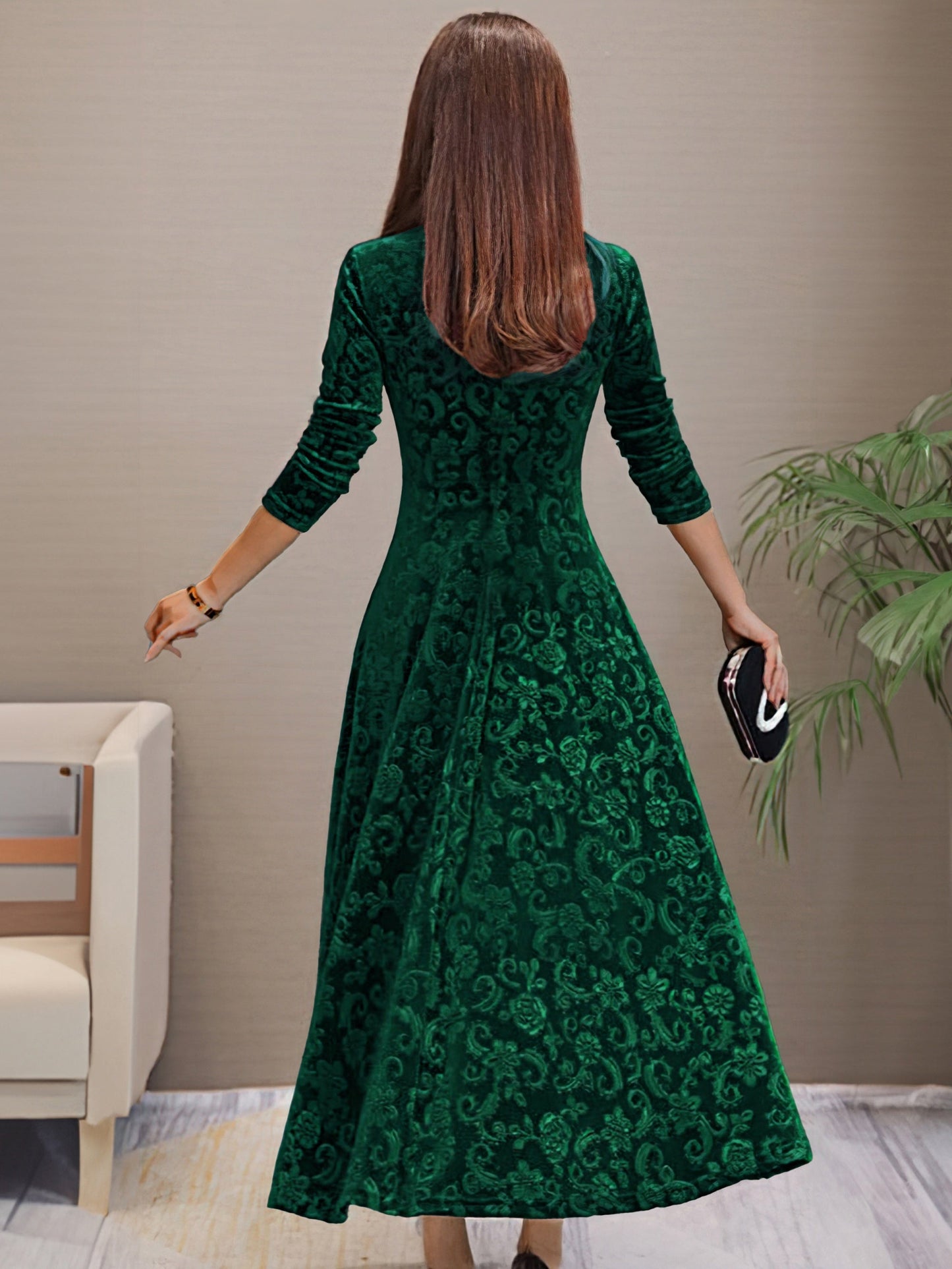 Beautifully Finished Dress in a Timeless Design