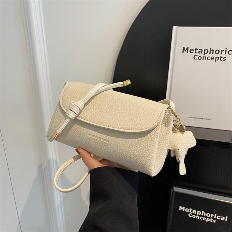 Well Tailored Bag with a Graceful Silhouette