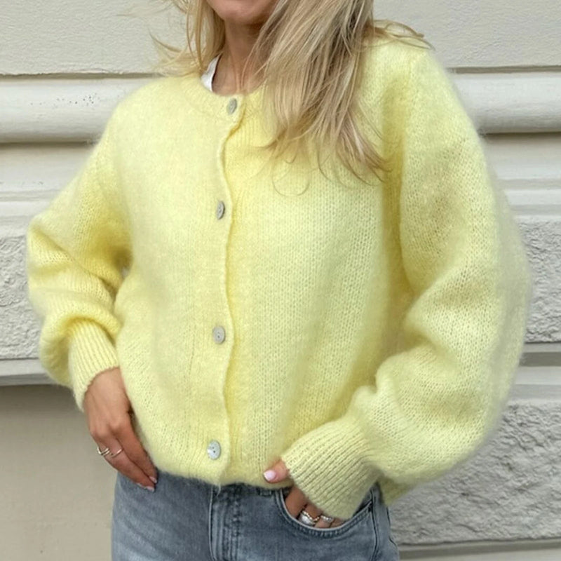 Effortlessly Elegant Sweater with a Timeless Design