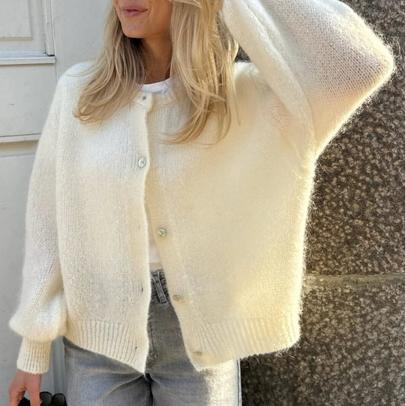 Effortlessly Elegant Sweater with a Timeless Design