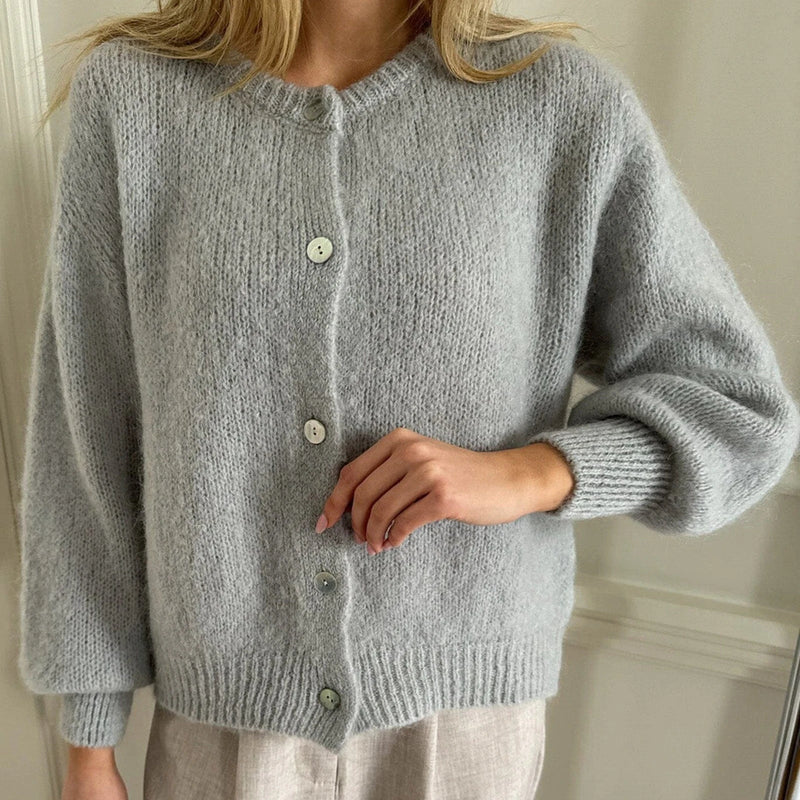 Effortlessly Elegant Sweater with a Timeless Design