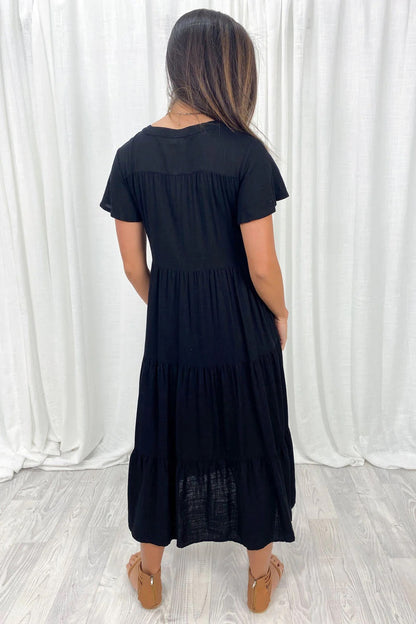 Effortlessly Elegant Dress with a Timeless Design