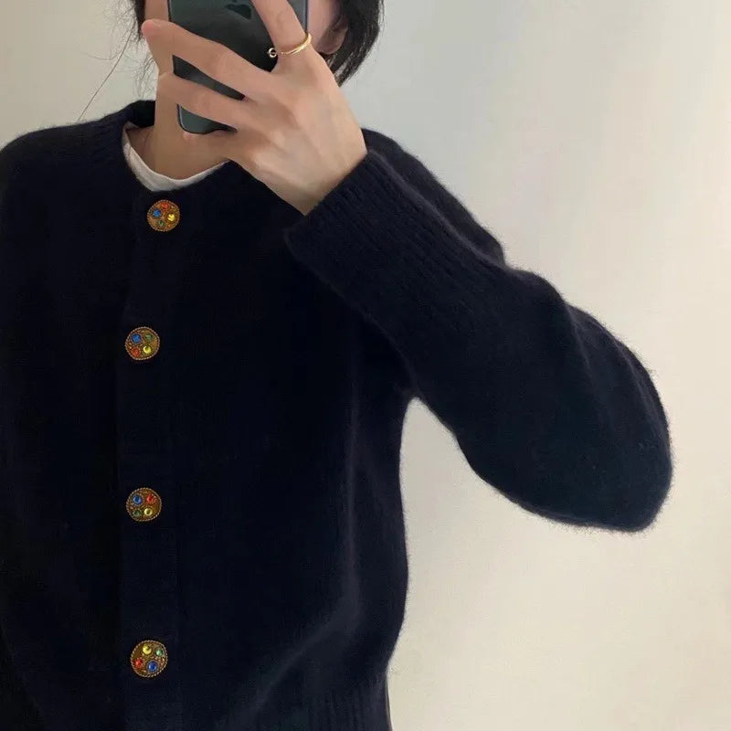 Kauniisti valmistettu Villapaita