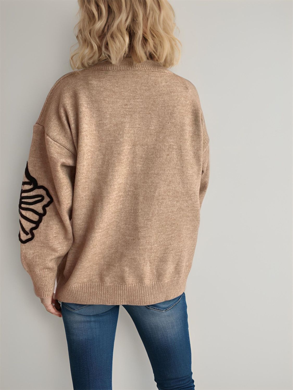 Effortlessly Elegant Sweater with a Timeless Design