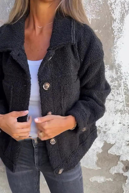 Well Tailored Coat with a Graceful Silhouette
