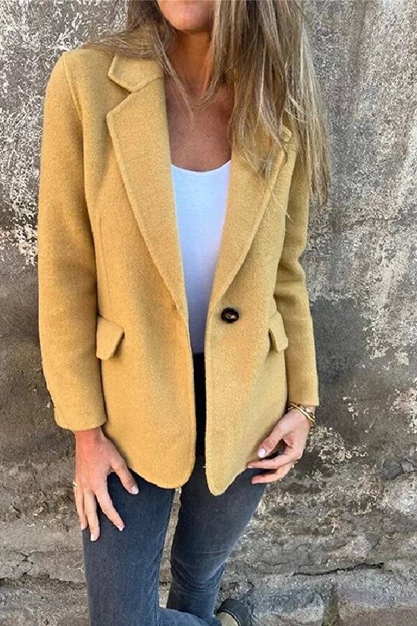 Effortlessly Elegant Jacket with a Timeless Design