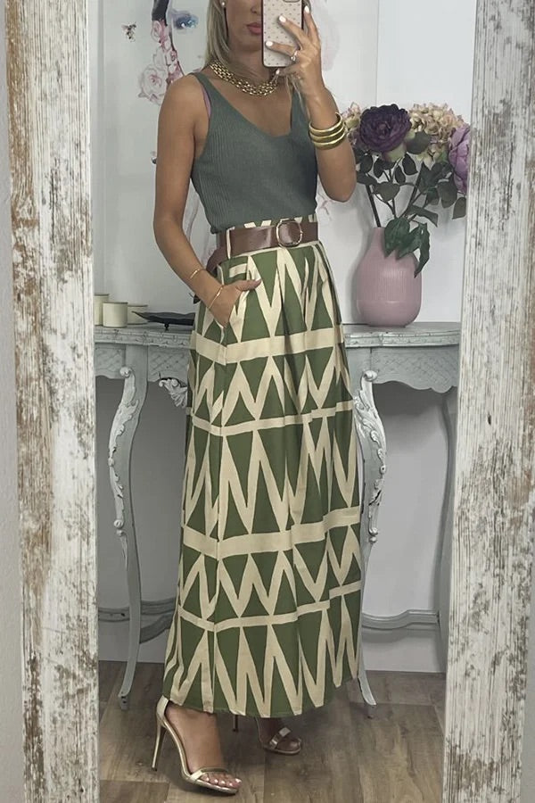 Effortlessly Elegant Garment with a Timeless Design