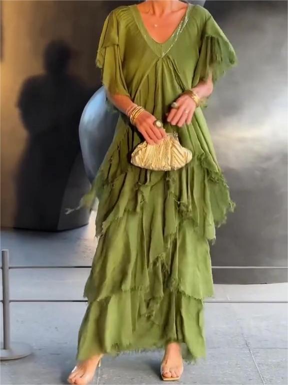 Beautifully Finished Dress in a Timeless Design