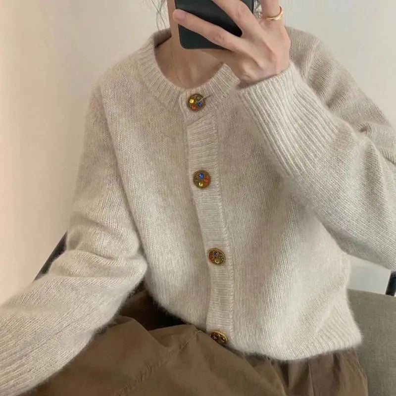 Kauniisti valmistettu Villapaita