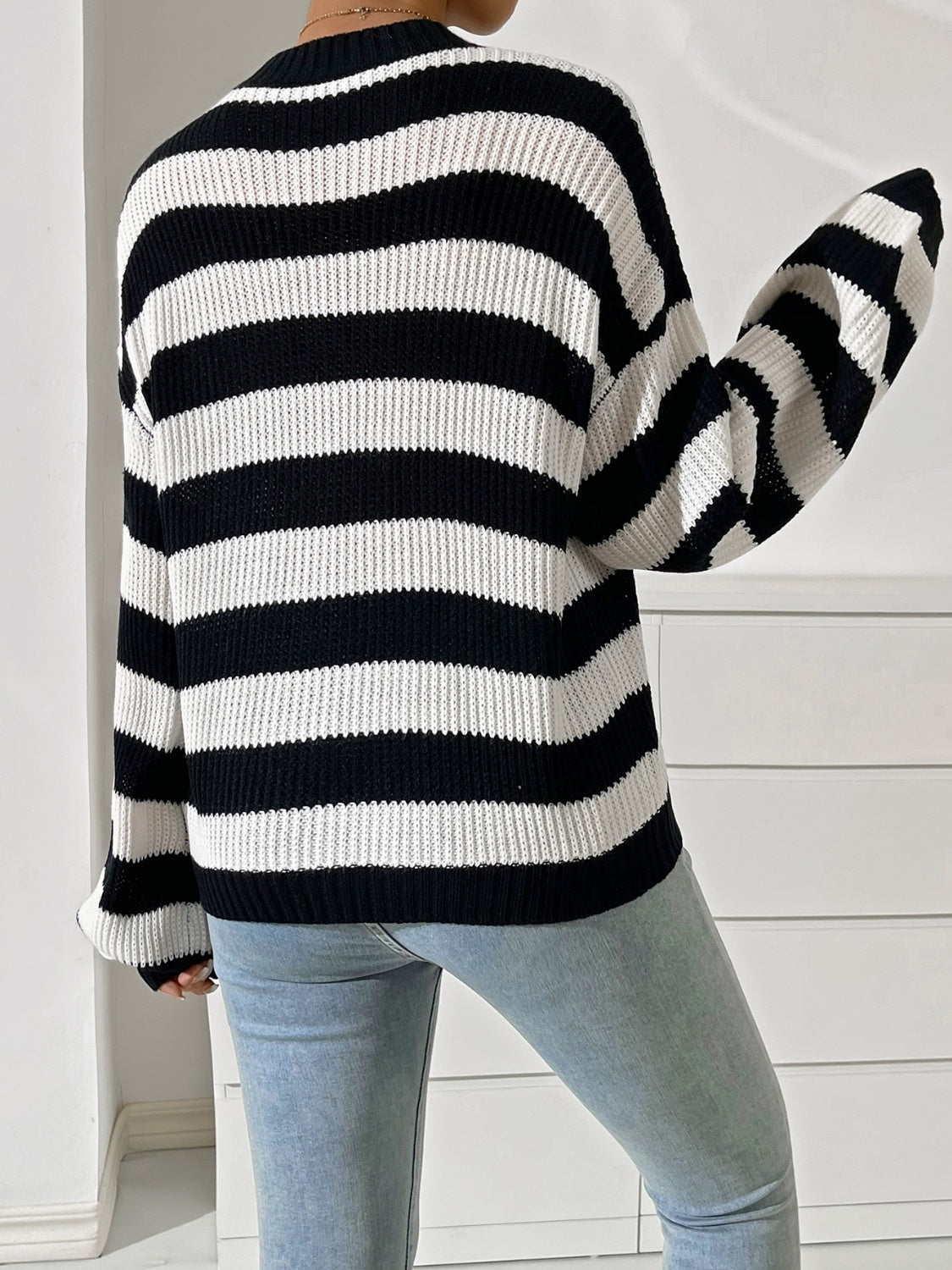 Well Tailored Sweater with a Graceful Silhouette