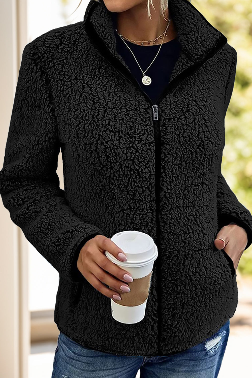 Effortlessly Elegant Jacket with a Timeless Design