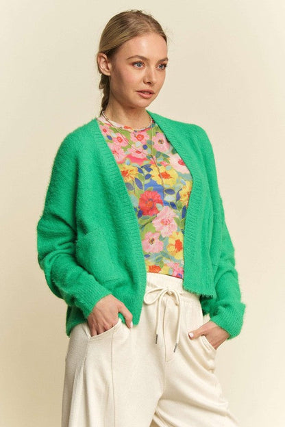 Well Tailored Cardigan with a Graceful Silhouette