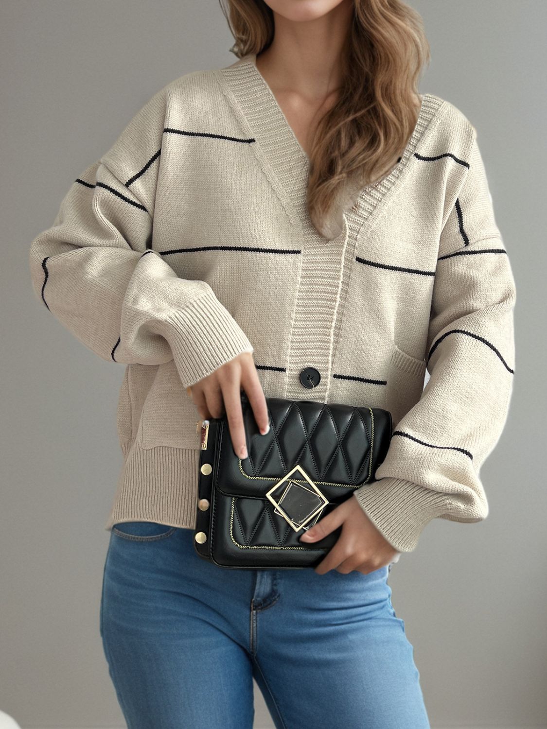 Effortlessly Elegant Cardigan with a Timeless Design