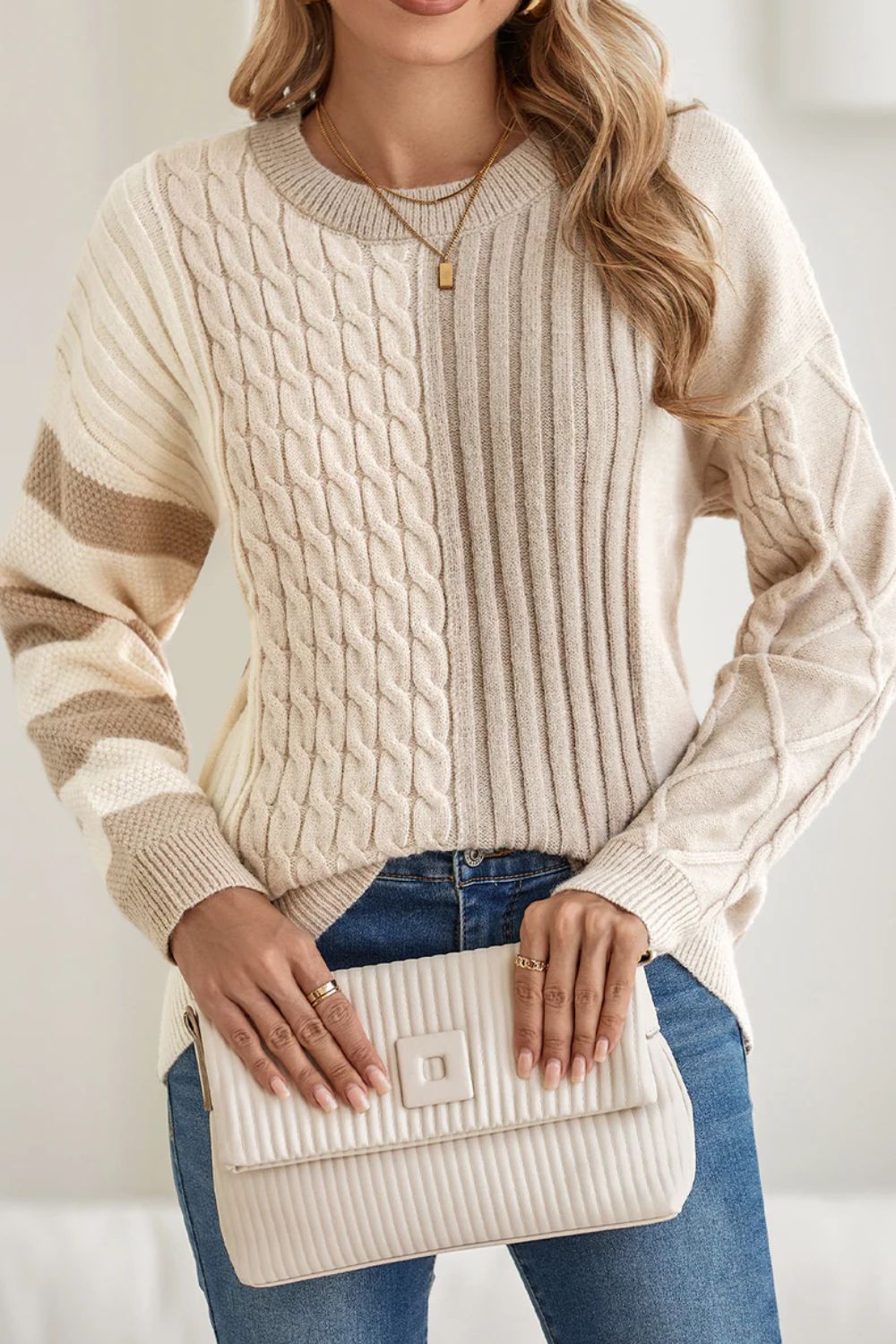 Effortlessly Elegant Sweater with a Timeless Design
