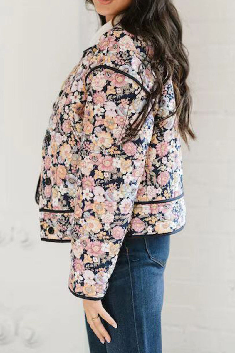 Well Tailored Coat with a Graceful Silhouette