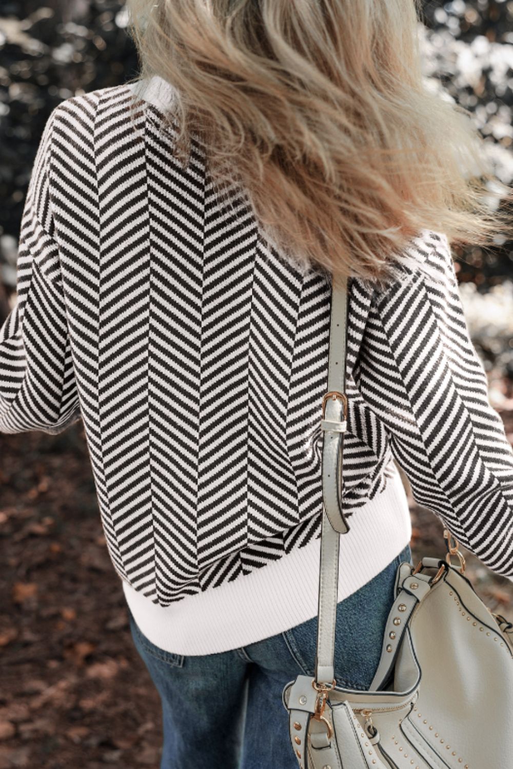 Well Tailored Sweater with a Graceful Silhouette