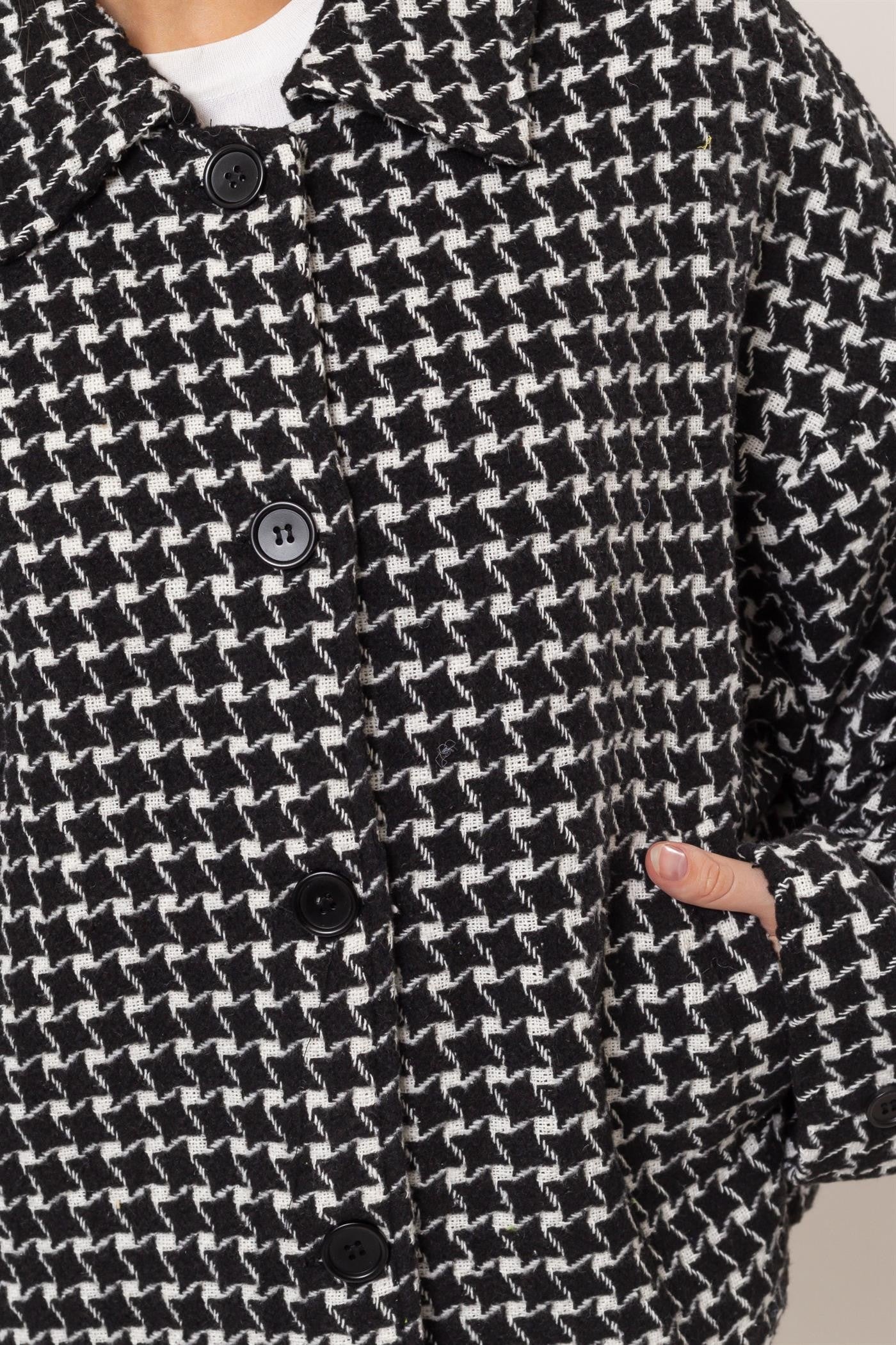 Elegantly Styled Jacket for Everyday Wear