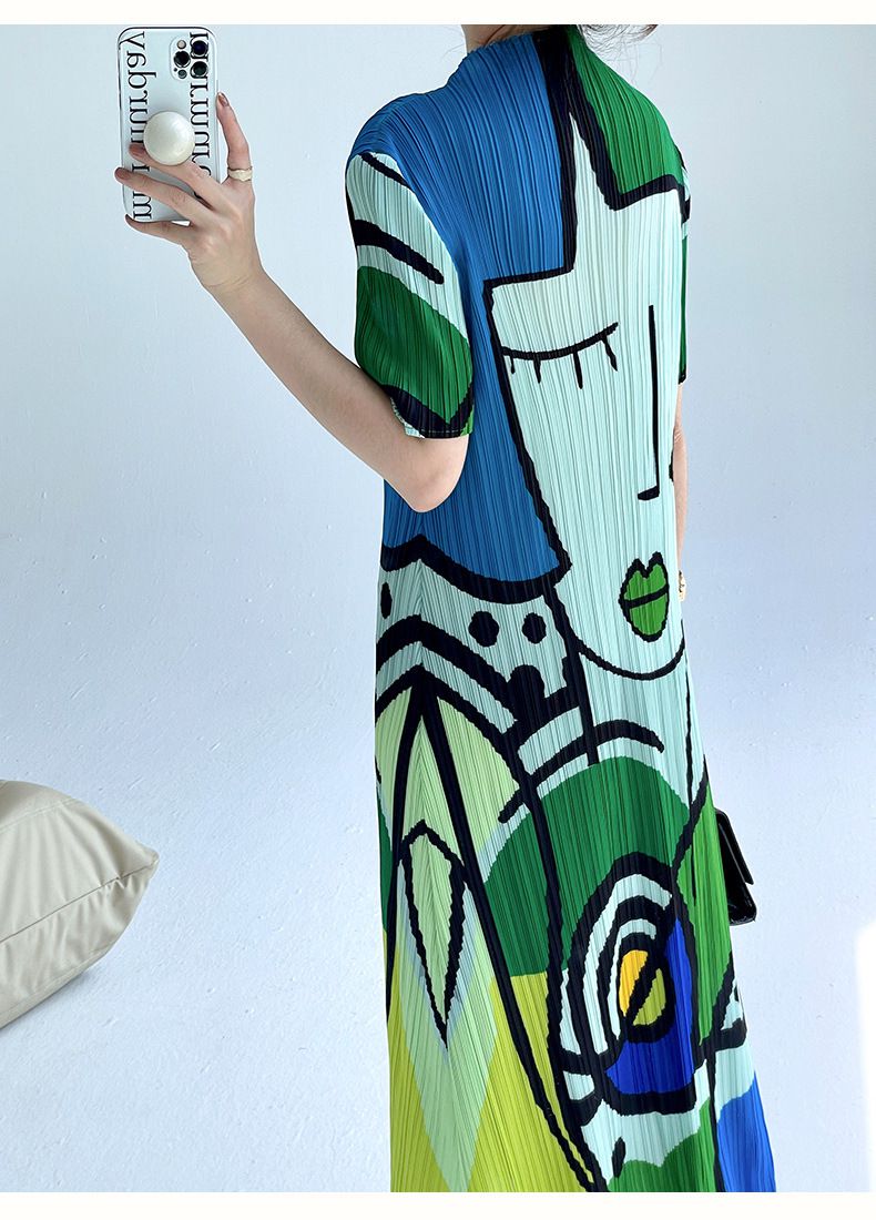 Gracefully Styled Dress for Any Occasion