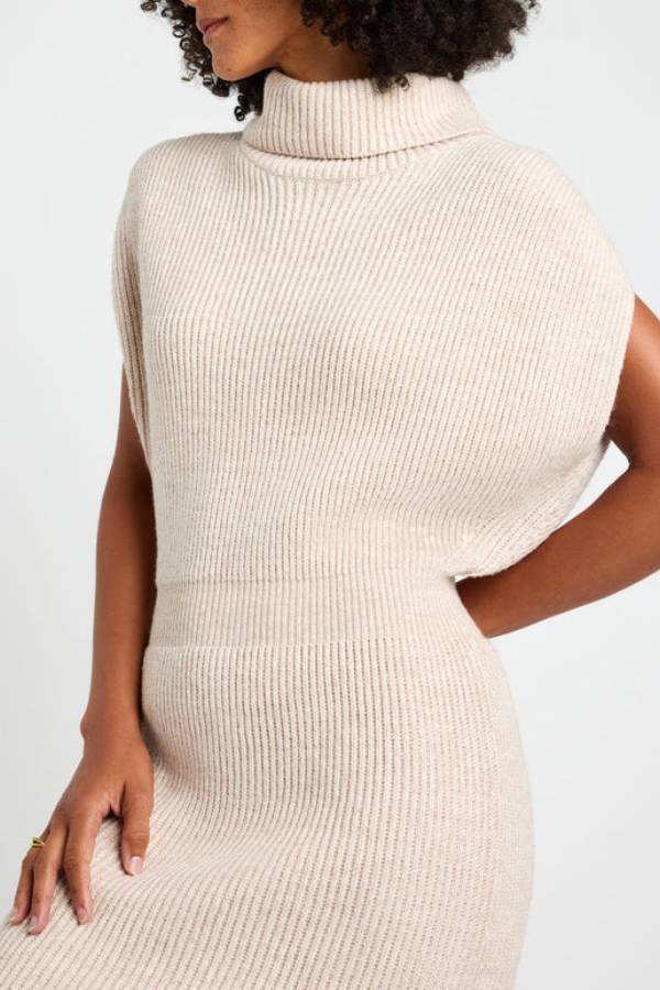 Effortlessly Elegant Sweater with a Timeless Design