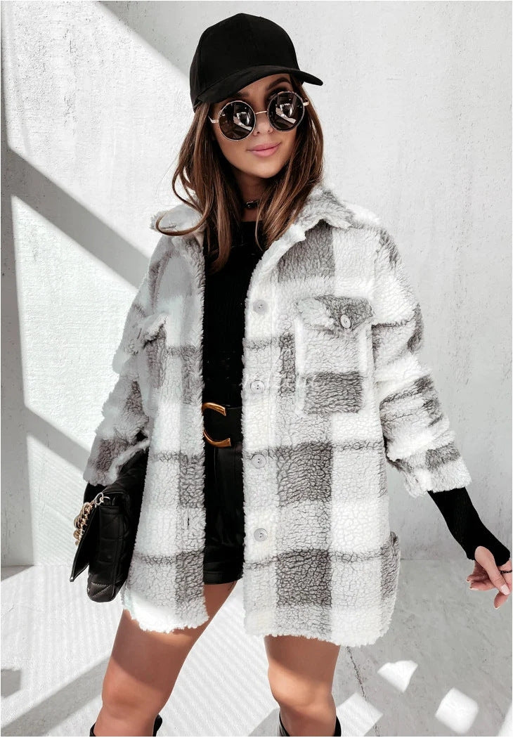 Effortlessly Elegant Coat with a Timeless Design