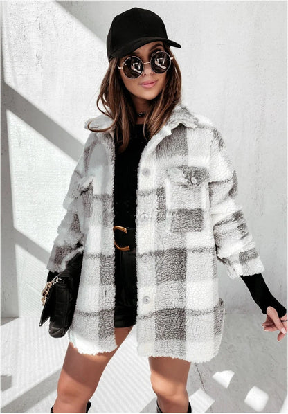 Effortlessly Elegant Coat with a Timeless Design