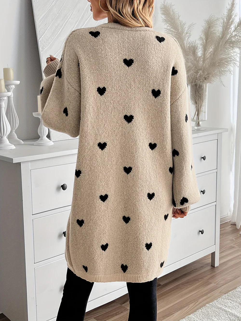 Well Tailored Cardigan with a Graceful Silhouette