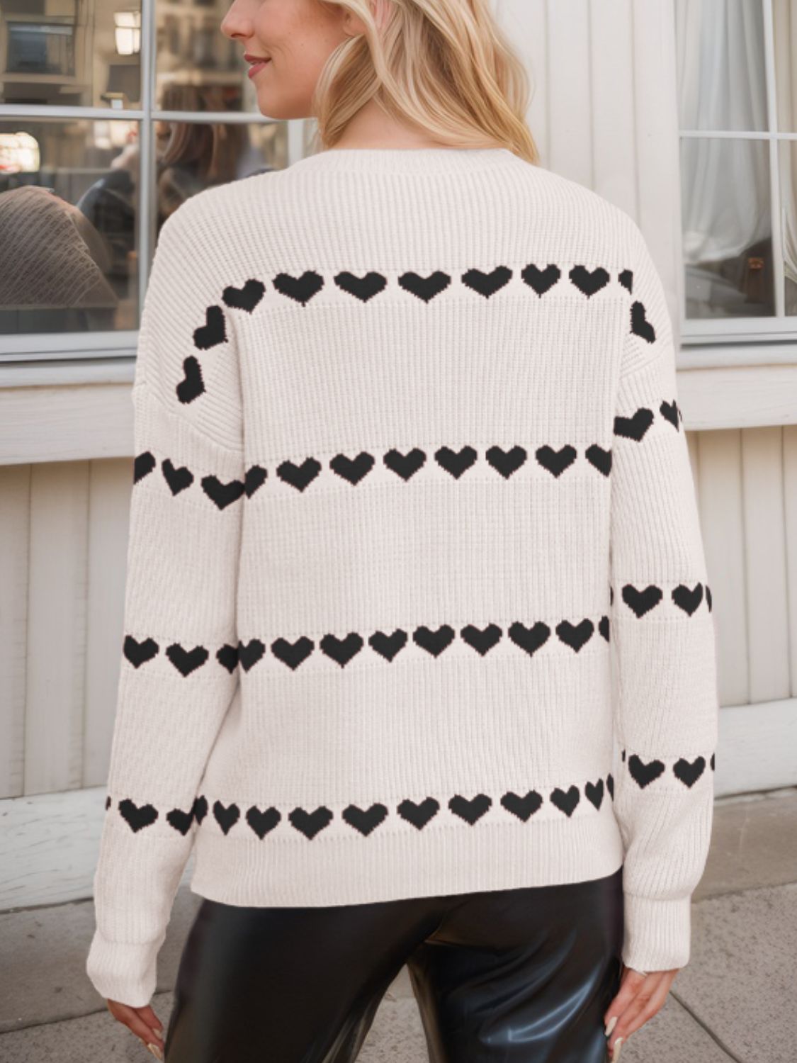 Well Tailored Sweater with a Graceful Silhouette