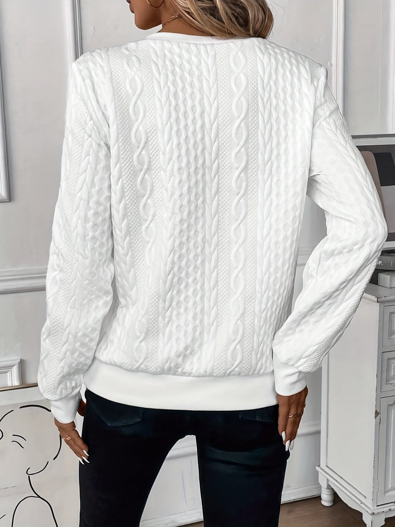 Well Tailored Pullover with a Graceful Silhouette